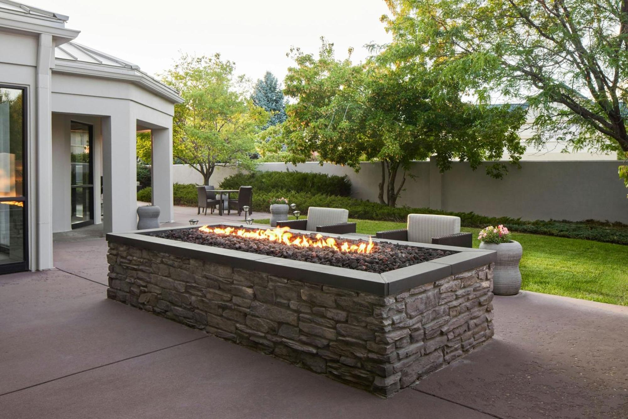Hotel Courtyard Boulder